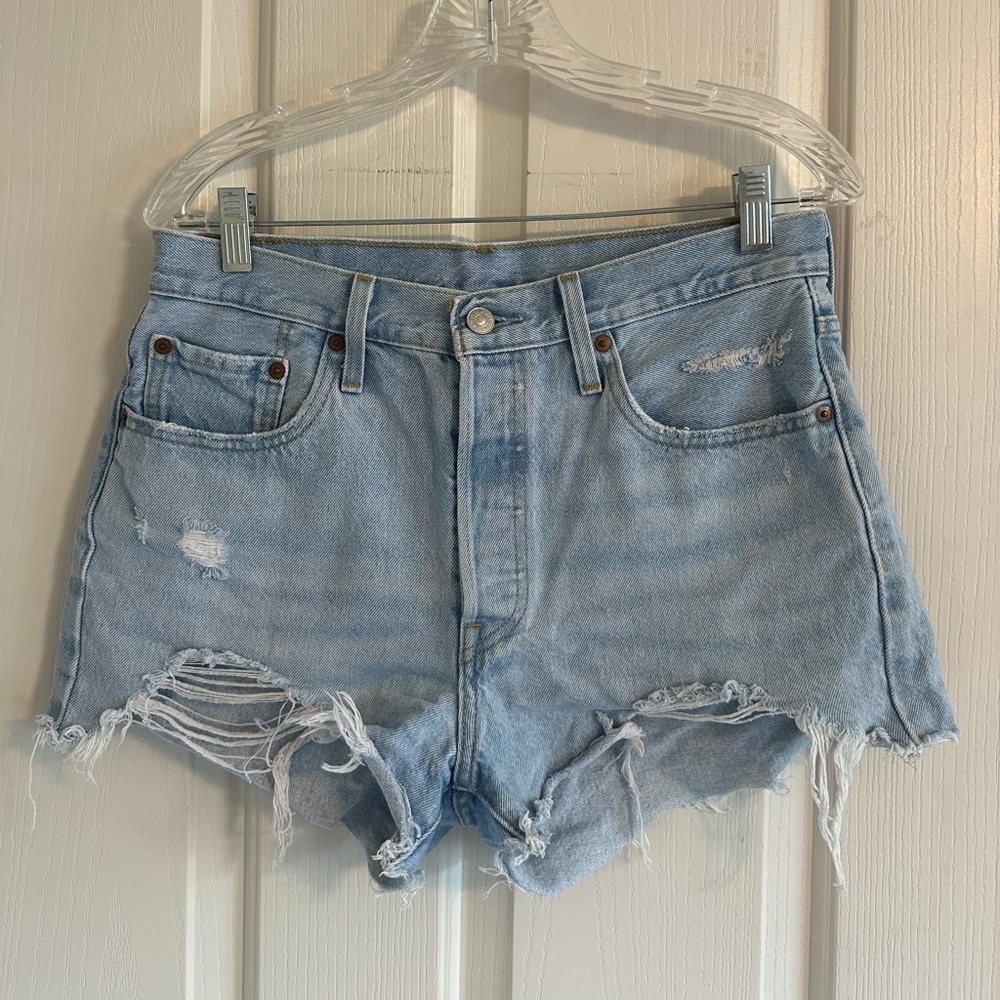 Light wash Levi’s Jean Shorts Size 29